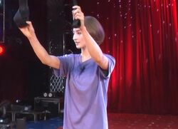 スタイル抜群！美しすぎるサーカスのお姉さんに『今日好き』メンバーも驚き！「美人先生がきました」