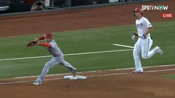 大谷翔平、相手のチャレンジを長～い手足でアウトに！ファンも驚愕「大谷はつま先でも活躍できんのか」「大谷翔平の1ミリ」