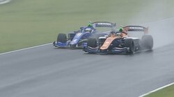 元F1テストドライバーの“黒船”が「飛び込んできました」 大胆アタックに「凄かった。白煙の中から出てきた」放送席唸る