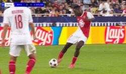 なんて軌道だ！“30mドッカン・ゴール”が「凄すぎる弾丸じゃん」「ゴラッソすぎる」南野拓実も驚愕した鮮烈すぎる一撃の瞬間