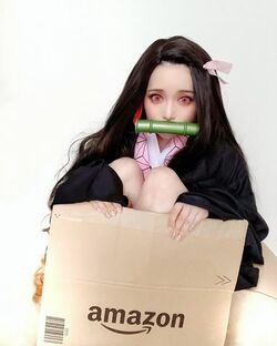 「小悪魔ageha」元モデル・おりもあいが「鬼滅の刃」禰豆子に変身！“箱入りショット”に反響続々