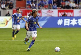 日本代表の武器、サイドを切り裂くイナズマ純也。遅咲きの苦労人・伊東純也が歩むサクセスストーリー