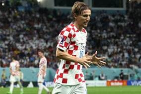 【W杯】モドリッチの強烈ドライブシュートを権田が神セーブ　最高峰の攻防に驚嘆「えぐい」「よく弾いた！」