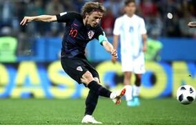 「鮮明に覚えてる」ロシアW杯でアルゼンチンを沈めたクロアチア代表モドリッチのスーパーミドルが脚光「またやってくれ」