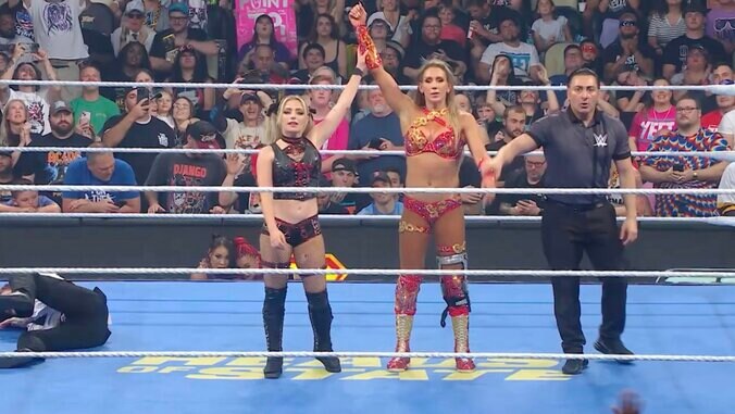 シャーロットとアレクサがタッグ結成