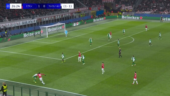 SNS騒然！ ミラン10番の“変態ドリブル”が意味不明すぎる！「なに今のステップw」「無双で笑う」「なんだ今の…」ラボーナで股抜きした瞬間 2枚目