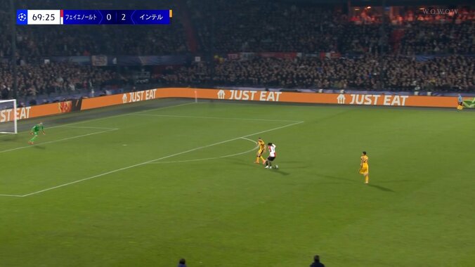 【映像】上田綺世、高速抜け出し→1対1を仕掛けてボックス内に倒された瞬間