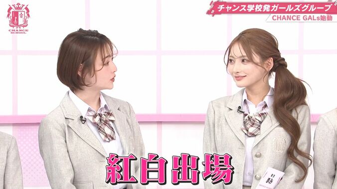 【写真・画像】TOPキャバ嬢がアイドルグループ結成！美脚あらわな超ミニ丈制服で宣言「紅白に出たい」　3枚目