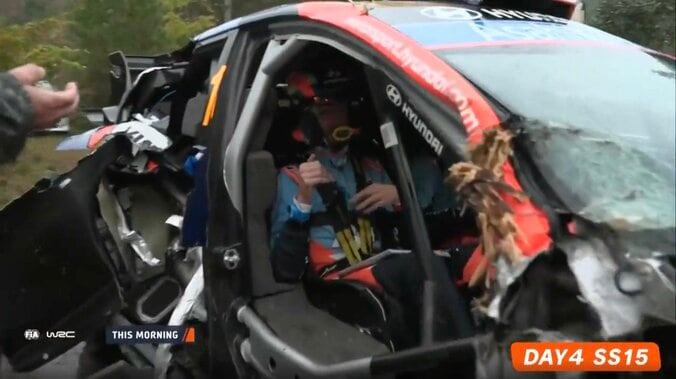 ラリージャパンで大波乱、雨の最終日に衝撃事故  「ドアが完全に外れた状態で到達」公式Xも驚きを持って伝える 4枚目