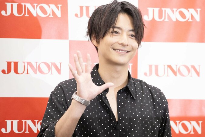 【画像】小池徹平、留学中のウエンツ瑛士は「ヒゲを生やし毛むくじゃら。凛々しくなった」 12枚目