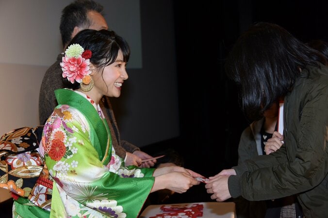 土屋太鳳、“松竹”をイメージした緑の振袖姿を披露 1枚目