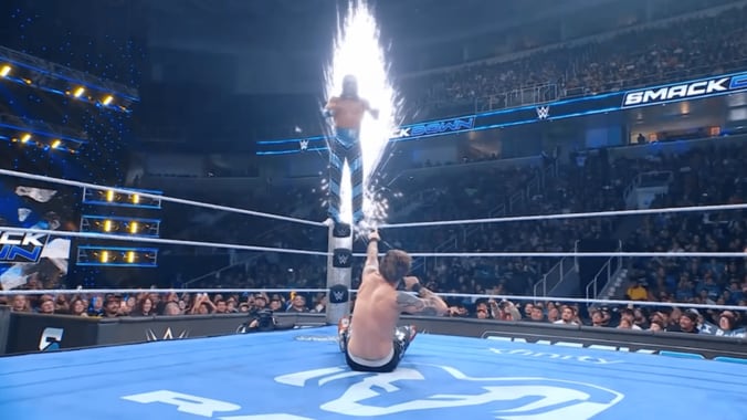 【映像】「何今のw」“呪いのポーズ”で股間からファイヤー