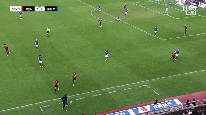 クリアボールをコントロールする鬼木監督