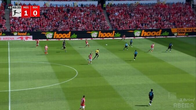 「1人だけ倍速」佐野海舟の“圧巻スプリント→華麗タックル”にスタジアム大歓声！「回収力えぐい」「もはやあのスペースに誘い込んでる」 3枚目