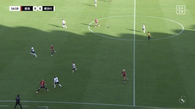 「俺よけてるよな！」鈴木優磨、レフェリーを指差し判定に怒り露わ「カードもらうからやめて」「冷静にな」ファンは心配の声 3枚目