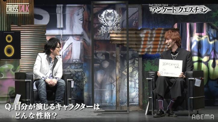 “W寂雷”でM-1出場!? ヒプマイ声優・速水奨とヒプステ俳優・鮎川太陽が息ピッタリのフリップ芸を見せる