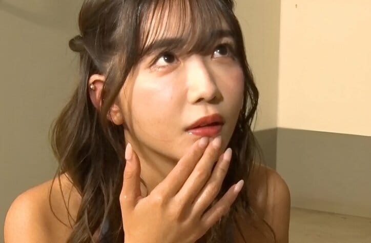 【写真・画像】人気グラドル、水着姿で体に塩を塗りたくり叫びながらダッシュ！心霊ドッキリでパニックに…　1枚目