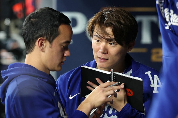 【写真・画像】球場騒然！山本由伸が思わずイライラ「どうした」「何してんだよ」投球中にまさかのハプニング発生… ブーイングの嵐　1枚目