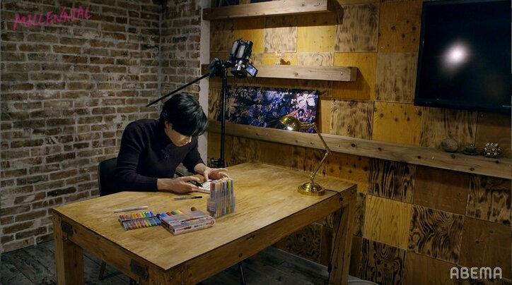 絵が得意な岡田健史、自画像を描いてみると？才能溢れる画力と発想力に驚き『MILLENNIAL /ミレニアル』