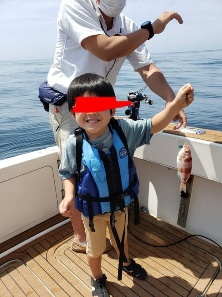 宮崎謙介、釣りデビューした息子が釣った魚を調理「最高の贅沢を教えてしまった」