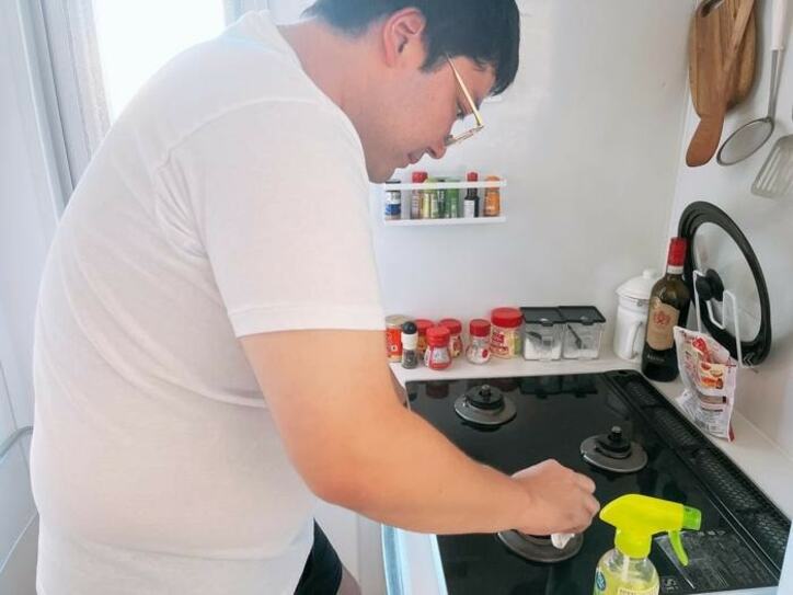  マヂラブ・村上の妻、夫がキッチンの掃除をしていた理由に「それでも有難いです」 