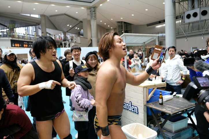 DDT高木大社長に「私的流用、特別背任」の疑い！　飯野の“生尻”も飛び出した大荒れ路上プロレス