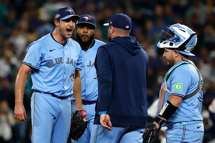 【写真・画像】大谷翔平、技あり三塁打、佐々木朗希が3セーブ目　ドジャース3連勝！2年連続ワールドシリーズ進出へ王手　1枚目