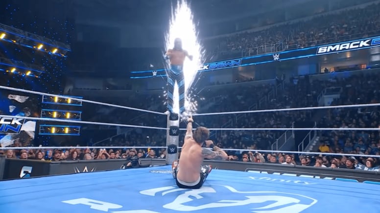 「何今のw」“呪いのポーズ”で股間からファイヤー…異色の白塗りレスラーのデビュー戦でまさかのド派手演出「圧倒的エンタメ」