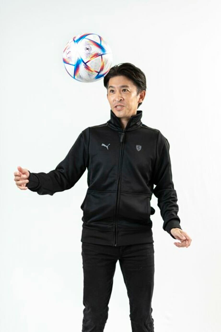 少年時代はサッカーに熱中していただけあり、撮影時には見事なリフティングを披露した ©Takuya Sugiyama