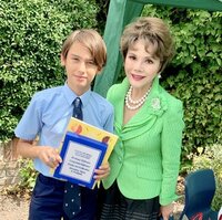 デヴィ夫人『PAPPLEWICK SCHOOL 卒業式 ~④』