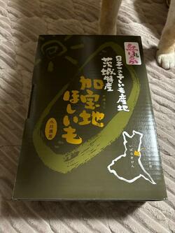 上島竜兵さんの妻、亡き夫の仏前に供えた頂き物を公開「もう何年も贈って頂いております」 