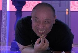 トム・ブラウンみちおの“犬食い”に、お見送り芸人しんいちドン引き「こうなったら終わりやな」