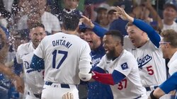 「涙が出そうだ」大谷翔平とフリーマン、歓喜の“HRパフォーマンス”が話題沸騰！ 喜び分かち合う「エモい」光景にファン感涙