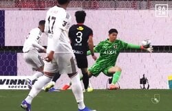 「気持ち悪い（褒め言葉）」鹿島GKの“神業セーブ”にファンどん引き！「人間辞めてる…」早川友基が昨季MVPの実力を証明「もう笑うしかないぜ」