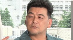 サンド富澤、金属バットを持った衝撃の卒アル写真を公開