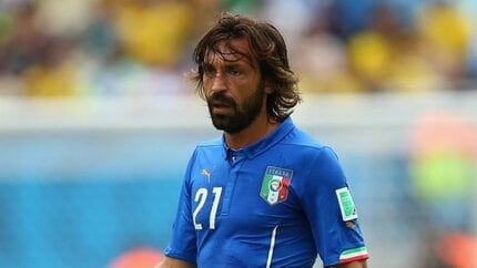 43歳の元イタリア代表ピルロ、いまフリーキックを蹴るとこうなる