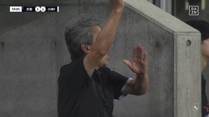 「厳しすぎやろ」肘をかすめたシュートブロックが“ハンド”でイエローカード「不運」「あれで取られるのか」ファンは不満の声 3枚目