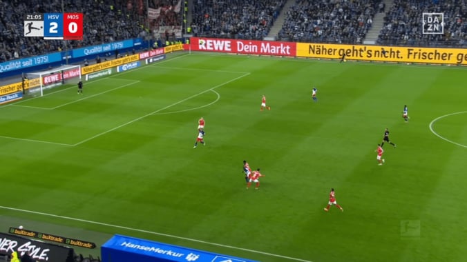 「めちゃくちゃ速い」佐野海舟の“高速プレスバック”にファン騒然！「どっから出てきた？」強靭デュエルでボール回収の瞬間 3枚目