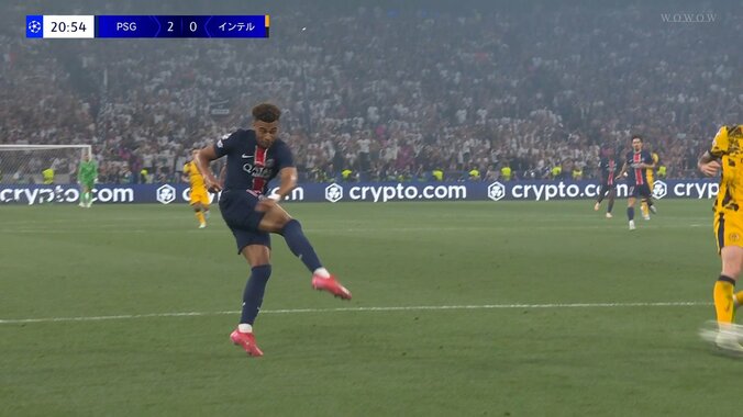 何が起きた？「インテルの心を折るきっかけを作った」アクロバティック過ぎるライン上の“1mmクリア”が話題「歴史を変えた瞬間だったかも」 5枚目