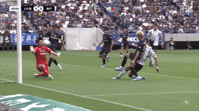 「怖くないのか…？」ガンバ18歳GKの“顔面ブロック”に騒然！「本能が勝った」荒木琉偉を見守る先輩は「お父さんみたい笑」 3枚目