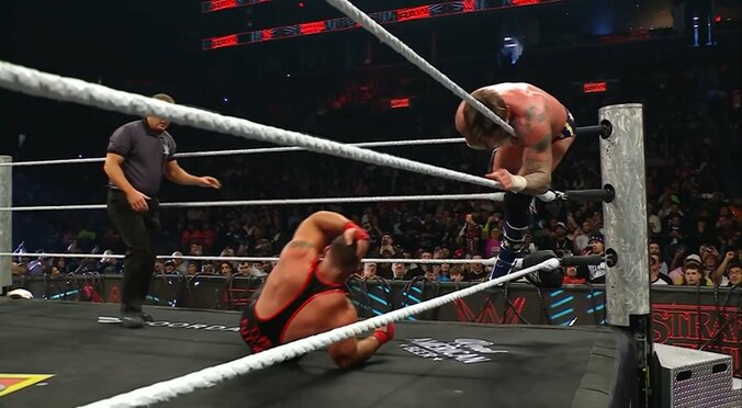 頭部を押さえるブロン