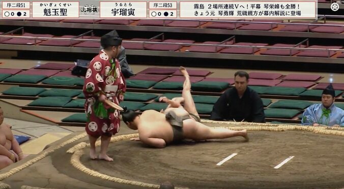 「出た！十八番」現役最軽量力士、体重差2倍超を覆す…先々場所から“7連続同じ珍手”で白星の快挙に驚きと称賛 4枚目