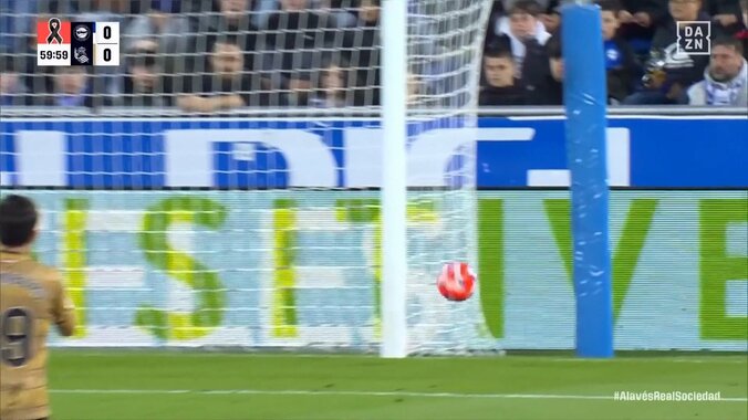 久保建英“地獄のような試合”で唯一の決定機「さすが久保」「今日イチの見せ場」こぼれ球に音速反応→ニア強襲の一撃 2枚目