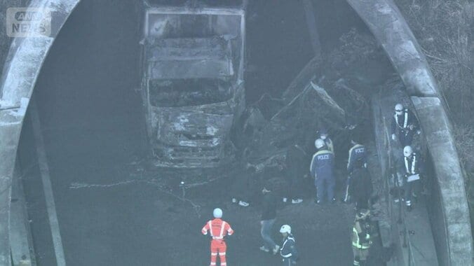 【速報】新たな供述「それほどスピードは…」　新名神 6人死亡事故で実況見分 1枚目