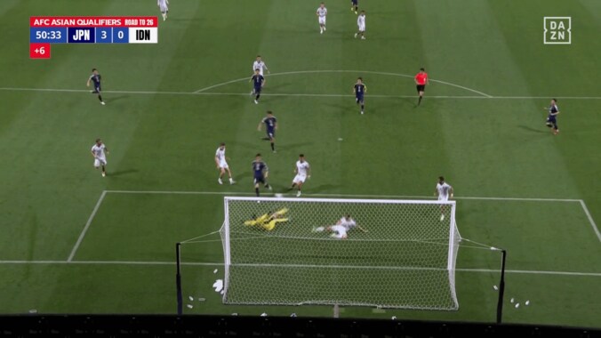 「なんじゃそりゃ」「自信満々だな」鎌田大地に海外ファン絶句！「日本の王子だ」４人翻弄の“衝撃ゴール”をクリスタル・パレス公式が紹介 3枚目