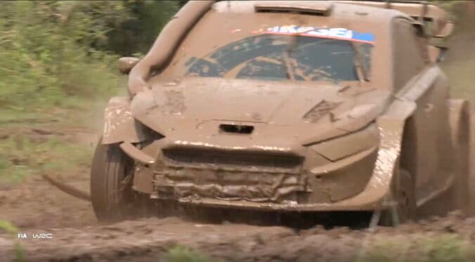 「斜めに真っ直ぐ走ってる」世界一過酷なラリーで驚異の“泥沼走法” もはや「泳いでる」「悪路すぎる」騒然の光景 3枚目