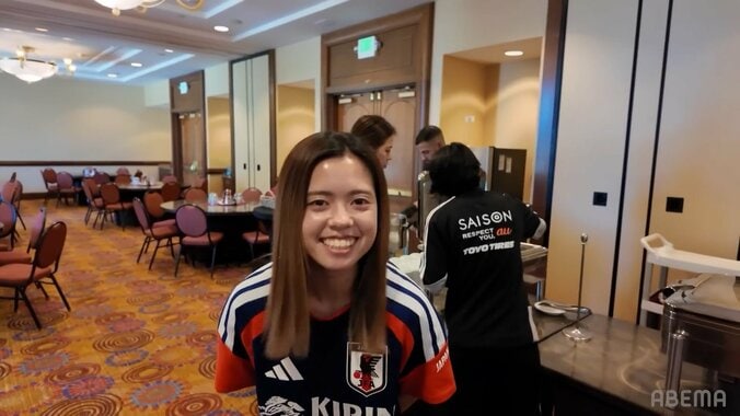 「世界一可愛い作り笑い」長谷川唯の“無言ニコニコ”が大反響！シュールすぎる昼食オフショット「静止画じゃないぞ（笑）」 2枚目