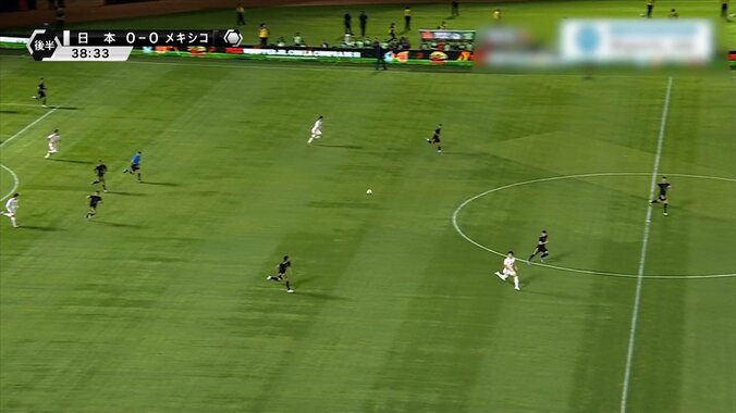 サッカー界のイチロー！？ GK鈴木彩艶の“50m弾丸スロー”が「キックと変わらんw」「凄すぎて笑っちゃう」ハーフライン超えの“強肩”にSNS騒然 4枚目