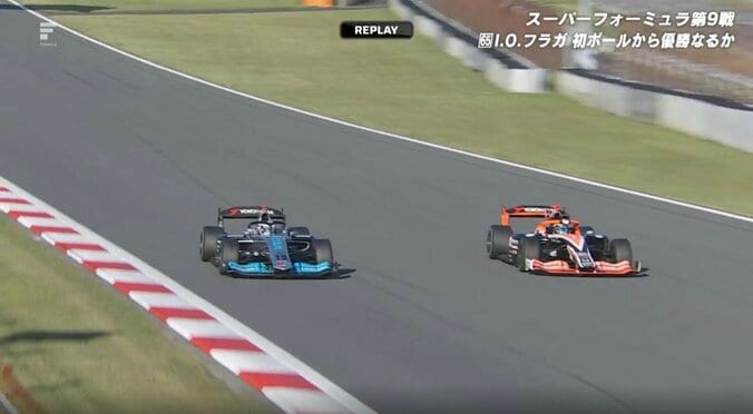 「外から行った凄すぎ」元ウイリアムズF1育成の“黒船”に衝撃「覚醒してるやん」接触スレスレ…驚異のぶち抜きにファン沸騰 3枚目