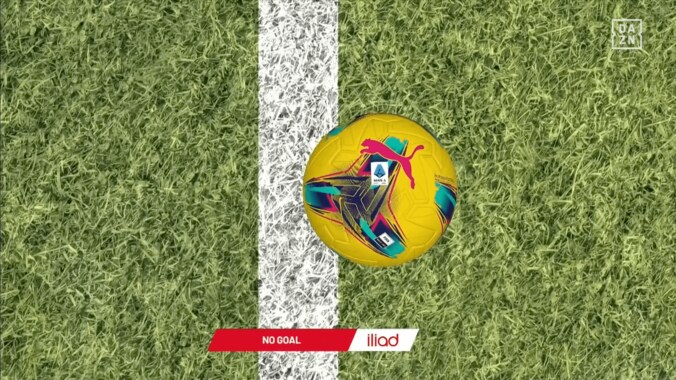 「人生であんなセーブは見たことがない…」鈴木彩艶の“衝撃の反射神経”にローマDFが驚愕！ ライン上ギリギリでかきだした奇跡の瞬間 4枚目